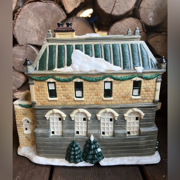 Mervyns Village Square Christmas Village 'Lighted Post Office' 1997 w/Cord Boxed - Picture 8 of 15